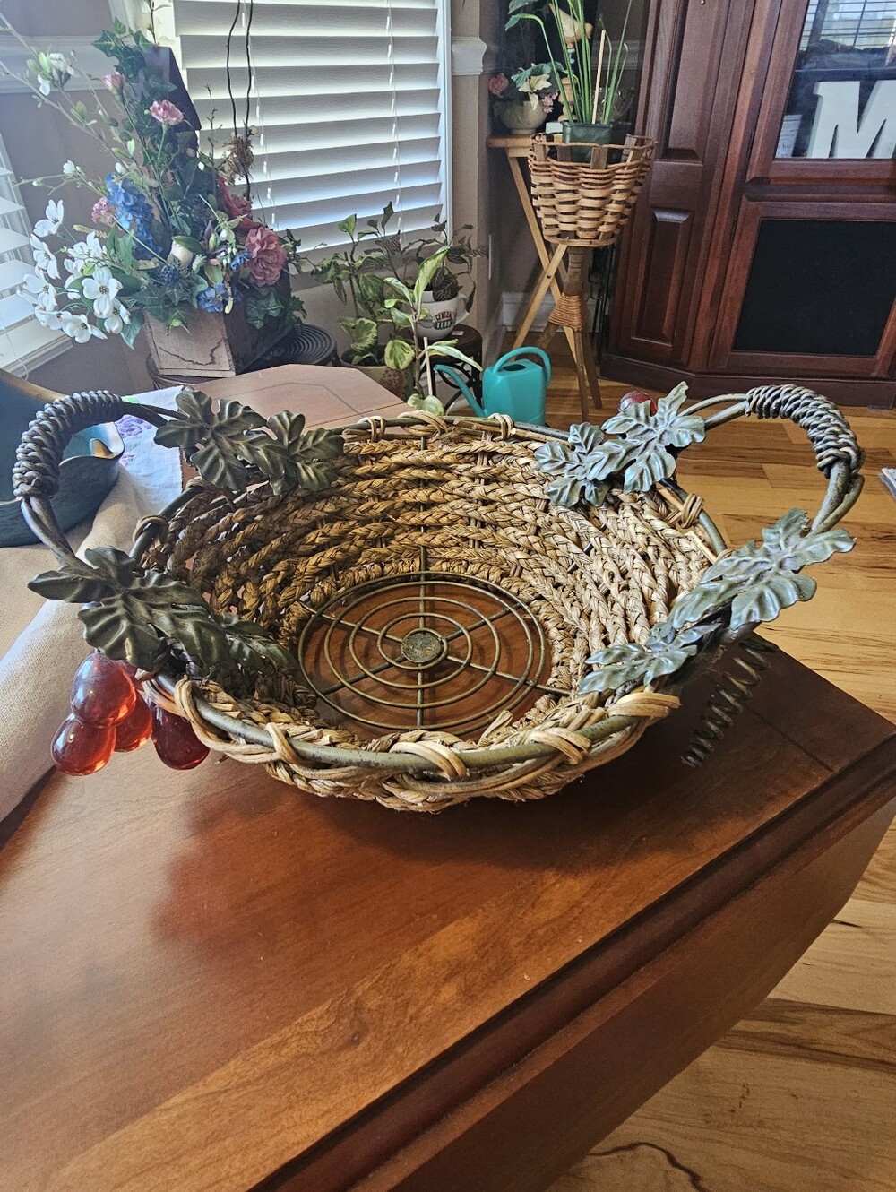 Rustic Decorative Fruit Basket Woven‎ Wicker Metal Grape Leaves Grape Clusters